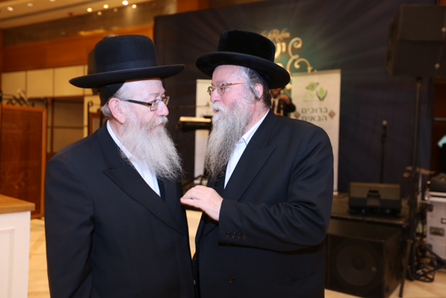הרב יהודה מרמורשטיין עם שר הבריאות הרב יעקב ליצמן באירוע